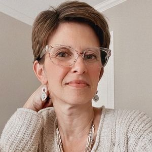 Meet your Posher, Denise